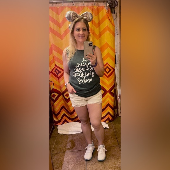 Meet your Posher, Danielle - Picture 5 of 5